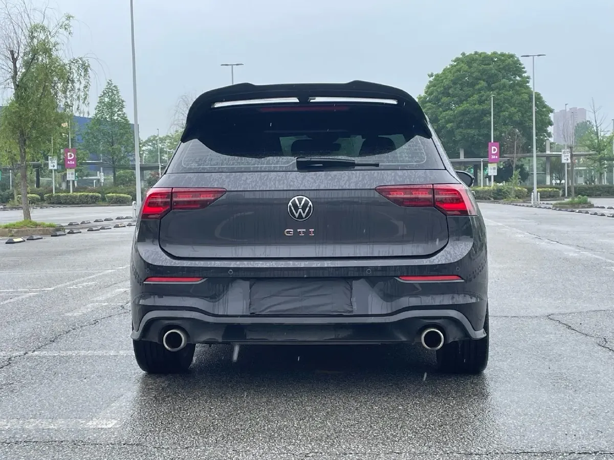 2021 Volkswagen GolfGTI 2.0T 220HP L4 7DCT,autocango,china used car exporter,china ev exporter,chinese used car exporter,chinese used ev exporter