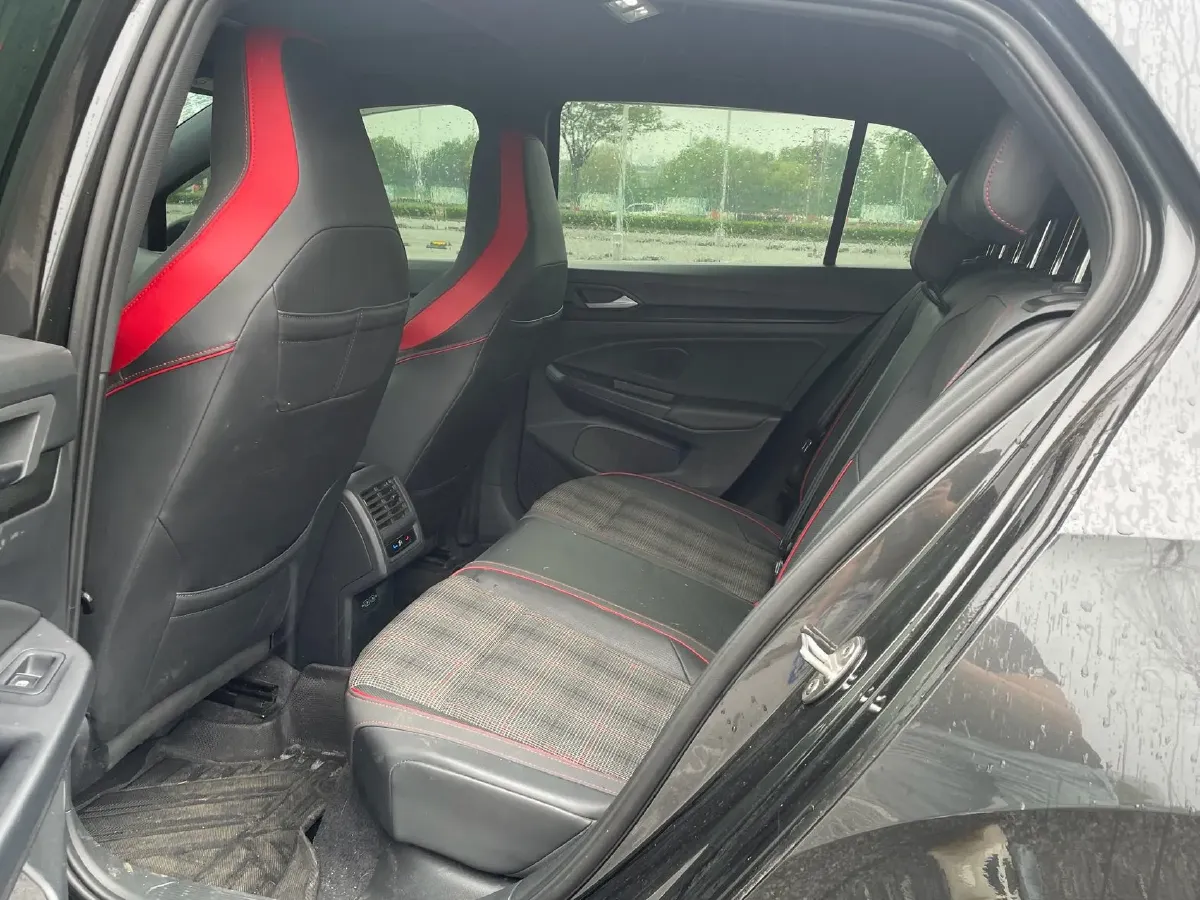 2021 Volkswagen GolfGTI 2.0T 220HP L4 7DCT,autocango,china used car exporter,china ev exporter,chinese used car exporter,chinese used ev exporter