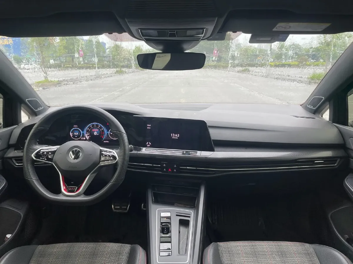 2021 Volkswagen GolfGTI 2.0T 220HP L4 7DCT,autocango,china used car exporter,china ev exporter,chinese used car exporter,chinese used ev exporter