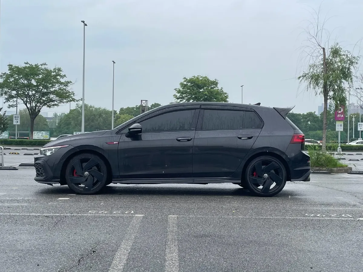 2021 Volkswagen GolfGTI 2.0T 220HP L4 7DCT,autocango,china used car exporter,china ev exporter,chinese used car exporter,chinese used ev exporter