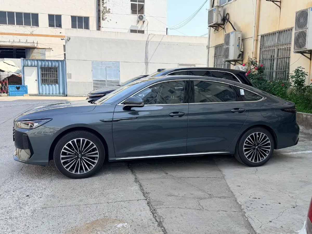 2025 Fulwin FulwinA8L 1.5T 156HP L4 1DHT PHEV 18.67KWH,autocango,china used car exporter,china ev exporter,chinese used car exporter,chinese used ev exporter