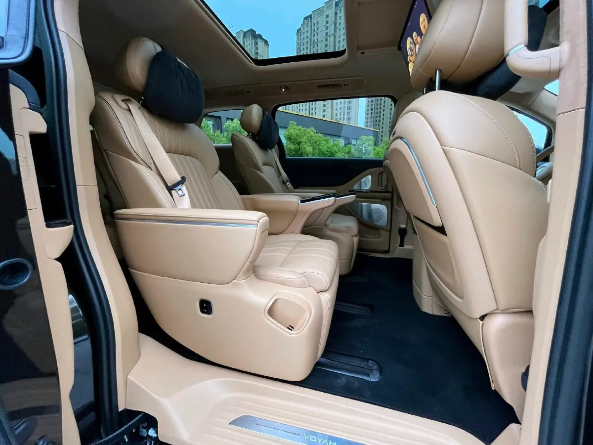 2025 Voyah Dream BEV 108.7KWH,autocango,china used car exporter,china ev exporter,chinese used car exporter,chinese used ev exporter