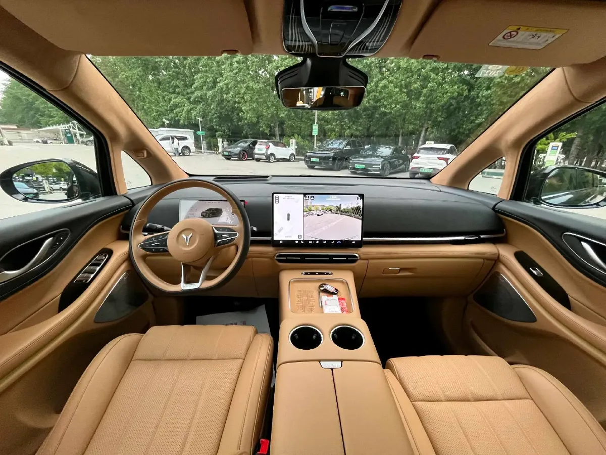 2025 Voyah Dream BEV 108.7KWH,autocango,china used car exporter,china ev exporter,chinese used car exporter,chinese used ev exporter