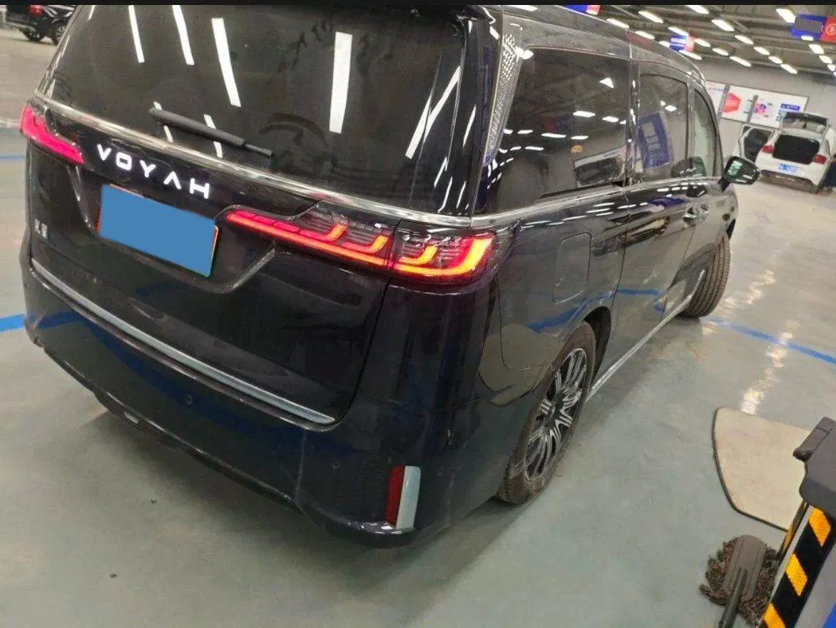 2025 Voyah Dream BEV 108.7KWH,autocango,china used car exporter,china ev exporter,chinese used car exporter,chinese used ev exporter