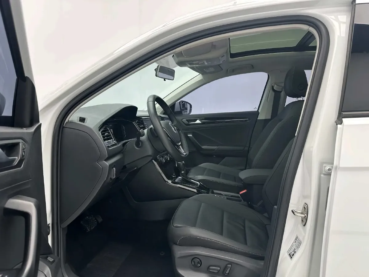 2022 Volkswagen T-Roc 1.4T 150HP L4 7DCT,autocango,china used car exporter,china ev exporter,chinese used car exporter,chinese used ev exporter