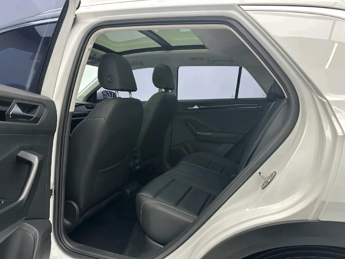 2022 Volkswagen T-Roc 1.4T 150HP L4 7DCT,autocango,china used car exporter,china ev exporter,chinese used car exporter,chinese used ev exporter