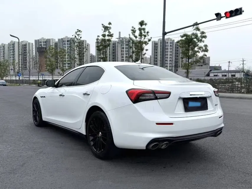 2021 Maserati Ghibli 2.0T 330HP L4 8AT,autocango,china used car exporter,china ev exporter,chinese used car exporter,chinese used ev exporter