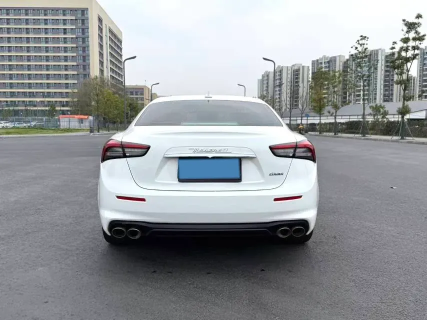 2021 Maserati Ghibli 2.0T 330HP L4 8AT,autocango,china used car exporter,china ev exporter,chinese used car exporter,chinese used ev exporter