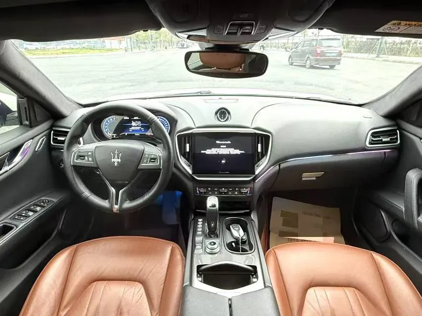 2021 Maserati Ghibli 2.0T 330HP L4 8AT,autocango,china used car exporter,china ev exporter,chinese used car exporter,chinese used ev exporter
