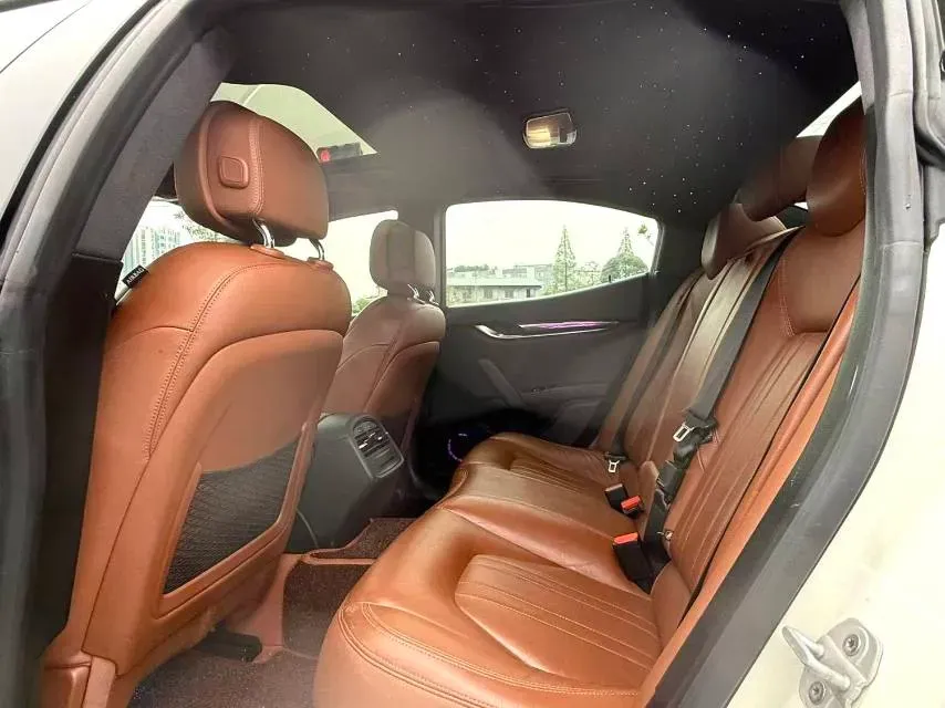 2021 Maserati Ghibli 2.0T 330HP L4 8AT,autocango,china used car exporter,china ev exporter,chinese used car exporter,chinese used ev exporter