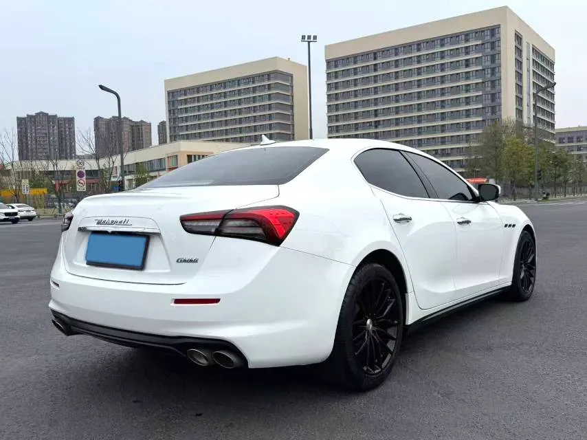 2021 Maserati Ghibli 2.0T 330HP L4 8AT,autocango,china used car exporter,china ev exporter,chinese used car exporter,chinese used ev exporter