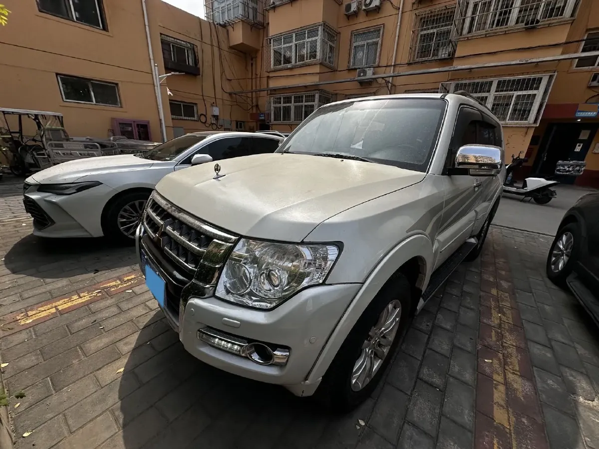 2018 Mitsubishi Pajero 3.0L 174HP V6 5AT,autocango,china used car exporter,china ev exporter,chinese used car exporter,chinese used ev exporter