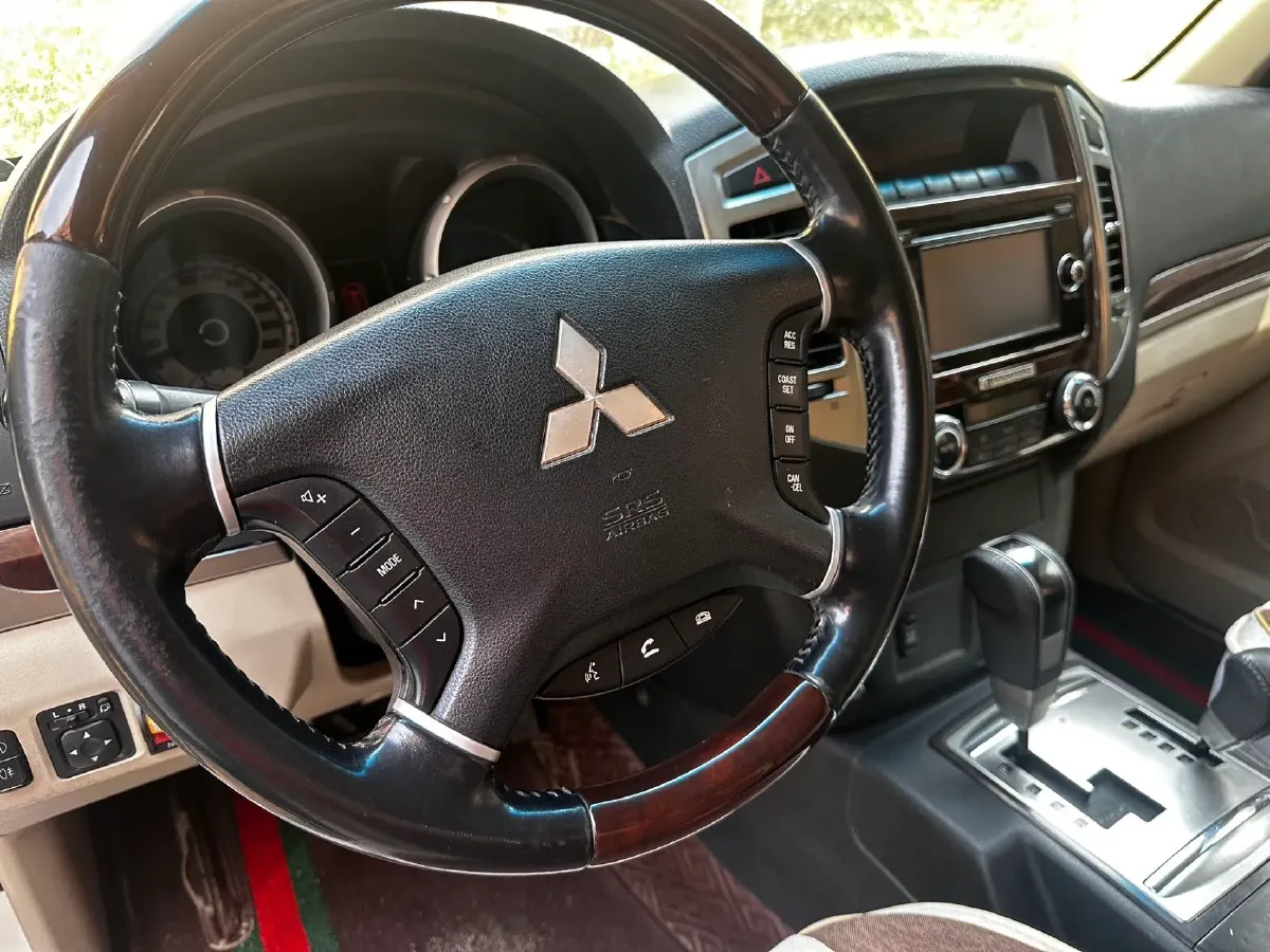 2018 Mitsubishi Pajero 3.0L 174HP V6 5AT,autocango,china used car exporter,china ev exporter,chinese used car exporter,chinese used ev exporter