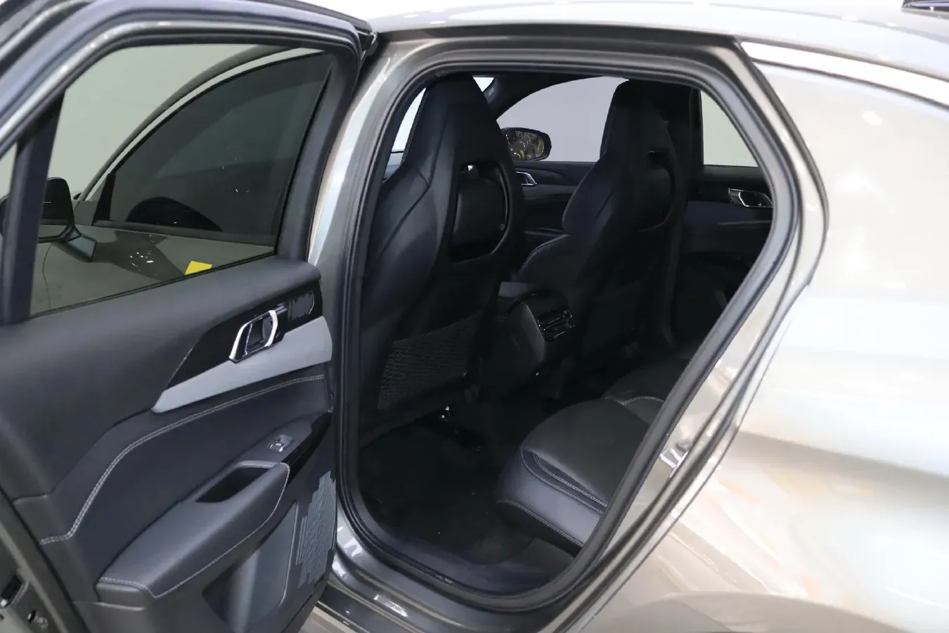 2022 LYNK&CO 03 2.0T 190HP L4 7DCT,autocango,china used car exporter,china ev exporter,chinese used car exporter,chinese used ev exporter