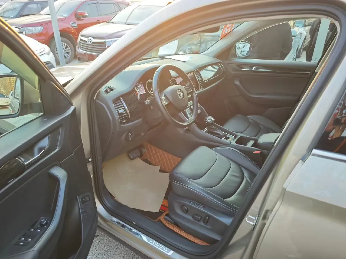 2018 Skoda Kodiak 1.8T 180HP L4 7DCT,autocango,china used car exporter,china ev exporter,chinese used car exporter,chinese used ev exporter