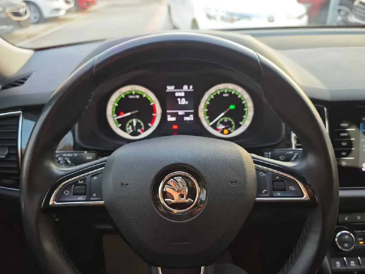 2018 Skoda Kodiak 1.8T 180HP L4 7DCT,autocango,china used car exporter,china ev exporter,chinese used car exporter,chinese used ev exporter