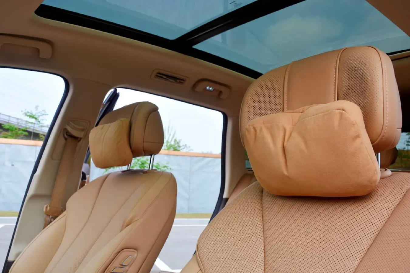 2024 AITO AITO M7 1.5T 152HP L4 REEV 42KWH,autocango,china used car exporter,china ev exporter,chinese used car exporter,chinese used ev exporter