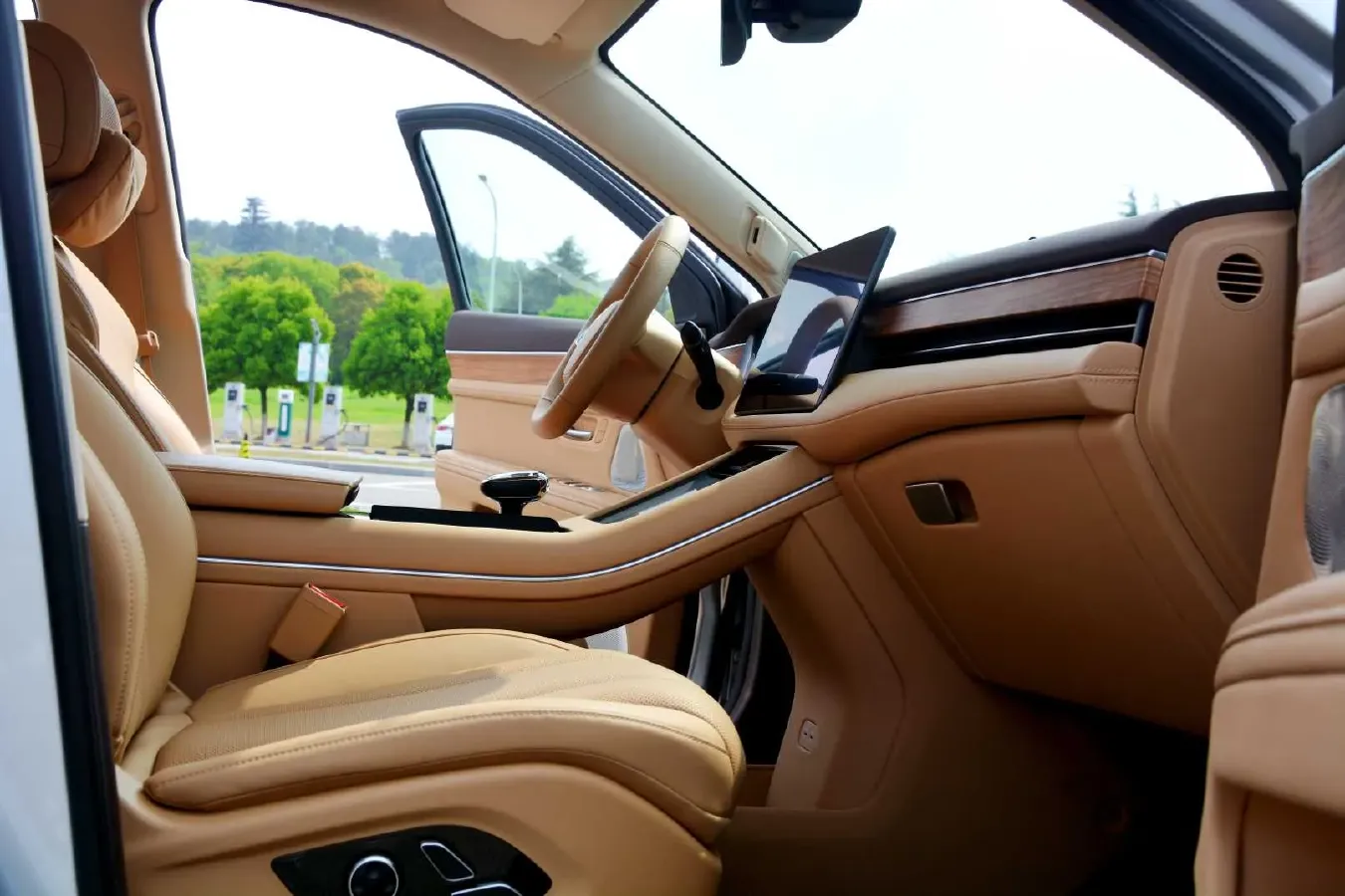 2024 AITO AITO M7 1.5T 152HP L4 REEV 42KWH,autocango,china used car exporter,china ev exporter,chinese used car exporter,chinese used ev exporter