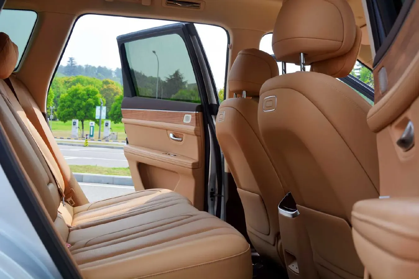 2024 AITO AITO M7 1.5T 152HP L4 REEV 42KWH,autocango,china used car exporter,china ev exporter,chinese used car exporter,chinese used ev exporter