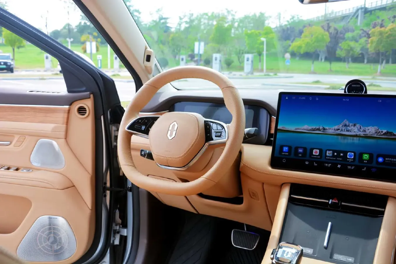 2024 AITO AITO M7 1.5T 152HP L4 REEV 42KWH,autocango,china used car exporter,china ev exporter,chinese used car exporter,chinese used ev exporter