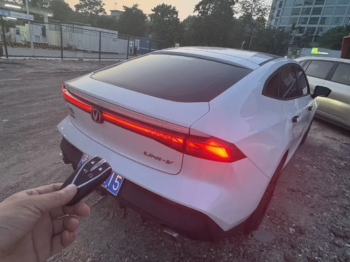 2023 ChangAn UNI-V 1.5T 188HP L4 7DCT,autocango,china used car exporter,china ev exporter,chinese used car exporter,chinese used ev exporter