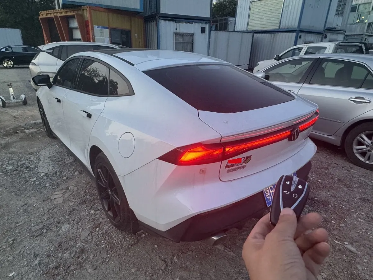 2023 ChangAn UNI-V 1.5T 188HP L4 7DCT,autocango,china used car exporter,china ev exporter,chinese used car exporter,chinese used ev exporter