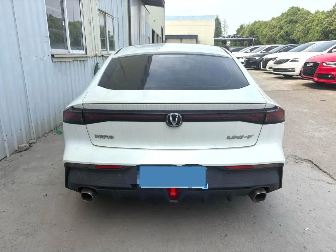 2022 ChangAn UNI-V 1.5T 188HP L4 7DCT,autocango,china used car exporter,china ev exporter,chinese used car exporter,chinese used ev exporter