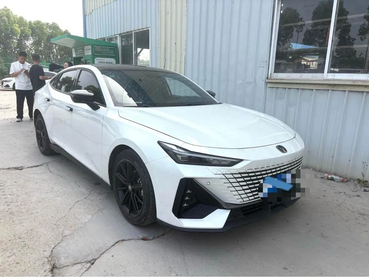 2022 ChangAn UNI-V 1.5T 188HP L4 7DCT,autocango,china used car exporter,china ev exporter,chinese used car exporter,chinese used ev exporter