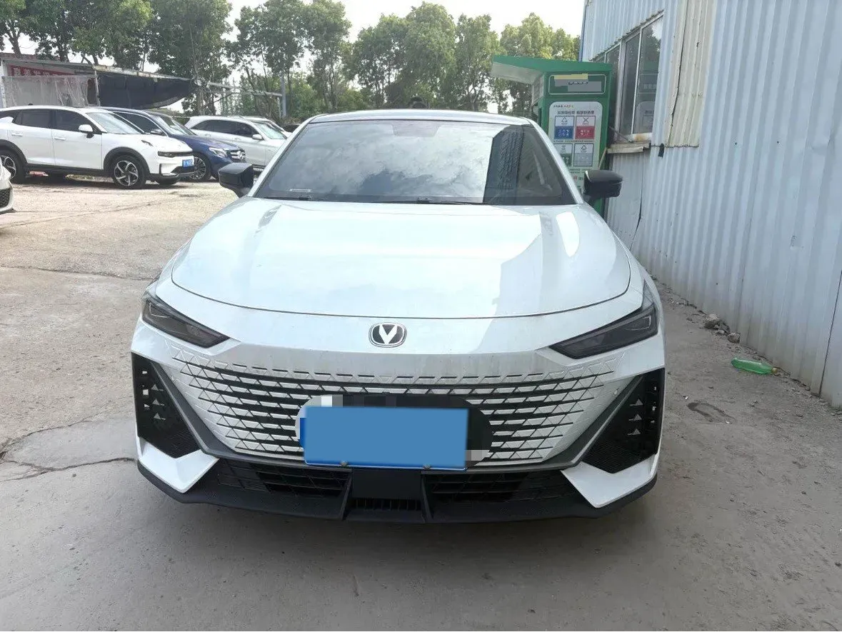 2022 ChangAn UNI-V 1.5T 188HP L4 7DCT,autocango,china used car exporter,china ev exporter,chinese used car exporter,chinese used ev exporter
