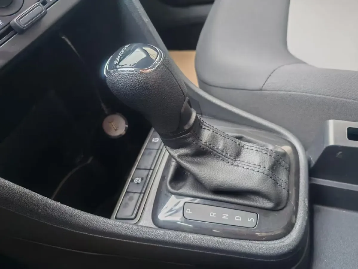 2019 Skoda Rapid Spaceback 1.5L 110HP L4 6AT,autocango,china used car exporter,china ev exporter,chinese used car exporter,chinese used ev exporter