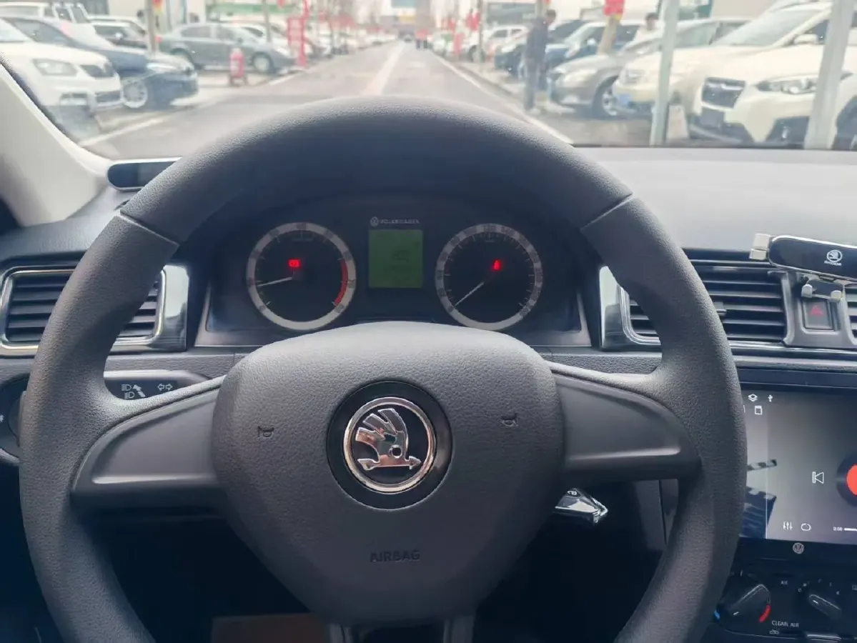 2019 Skoda Rapid Spaceback 1.5L 110HP L4 6AT,autocango,china used car exporter,china ev exporter,chinese used car exporter,chinese used ev exporter