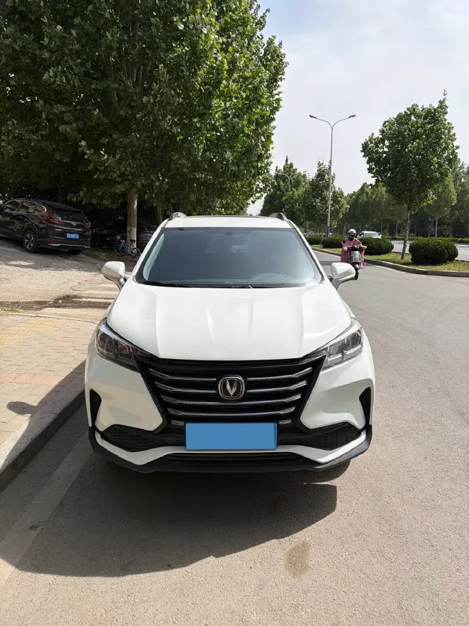 2021 ChangAn CS15 1.5L 107HP L4 5DCT,autocango,china used car exporter,china ev exporter,chinese used car exporter,chinese used ev exporter
