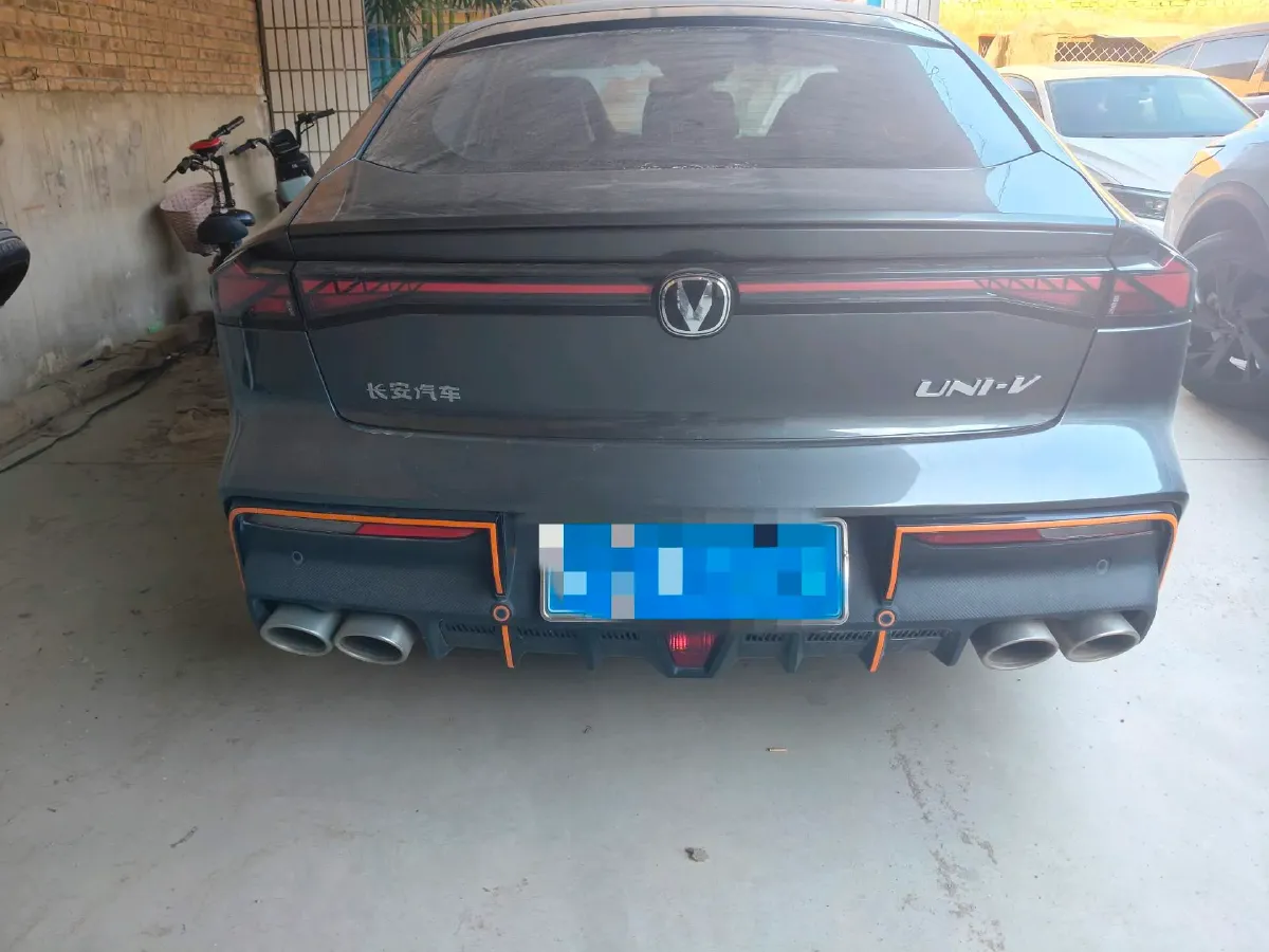 2024 ChangAn UNI-V 1.5T 188HP L4 7DCT,autocango,china used car exporter,china ev exporter,chinese used car exporter,chinese used ev exporter