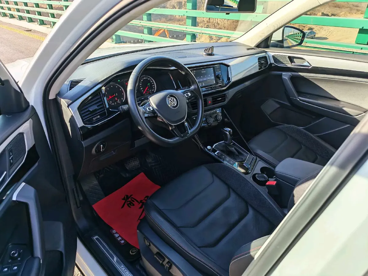 2019 Jeep Cherokee 2.0T 234HP L4 9AT,autocango,china used car exporter,china ev exporter,chinese used car exporter,chinese used ev exporter