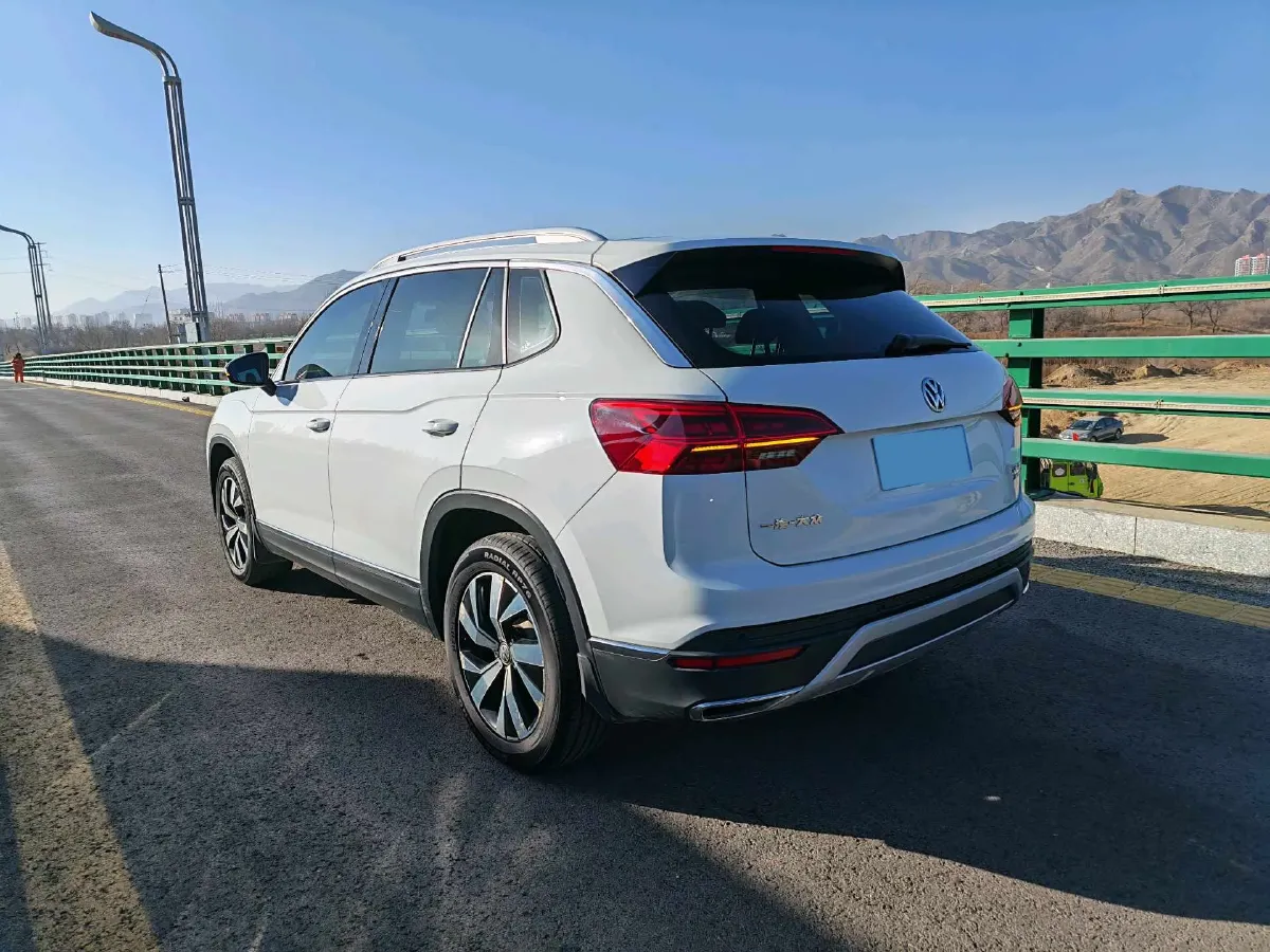 2019 Jeep Cherokee 2.0T 234HP L4 9AT,autocango,china used car exporter,china ev exporter,chinese used car exporter,chinese used ev exporter