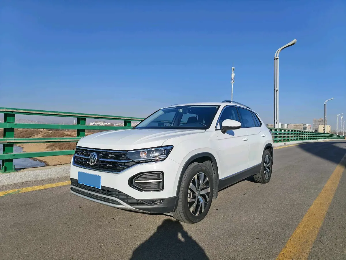 2019 Jeep Cherokee 2.0T 234HP L4 9AT,autocango,china used car exporter,china ev exporter,chinese used car exporter,chinese used ev exporter