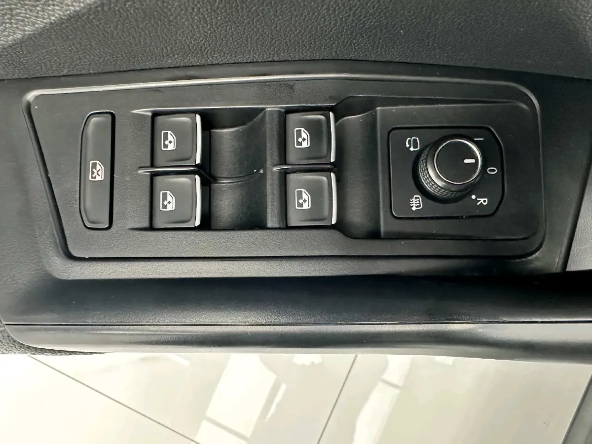 2021 Volkswagen T-Roc 1.4T 150HP L4 7DCT,autocango,china used car exporter,china ev exporter,chinese used car exporter,chinese used ev exporter