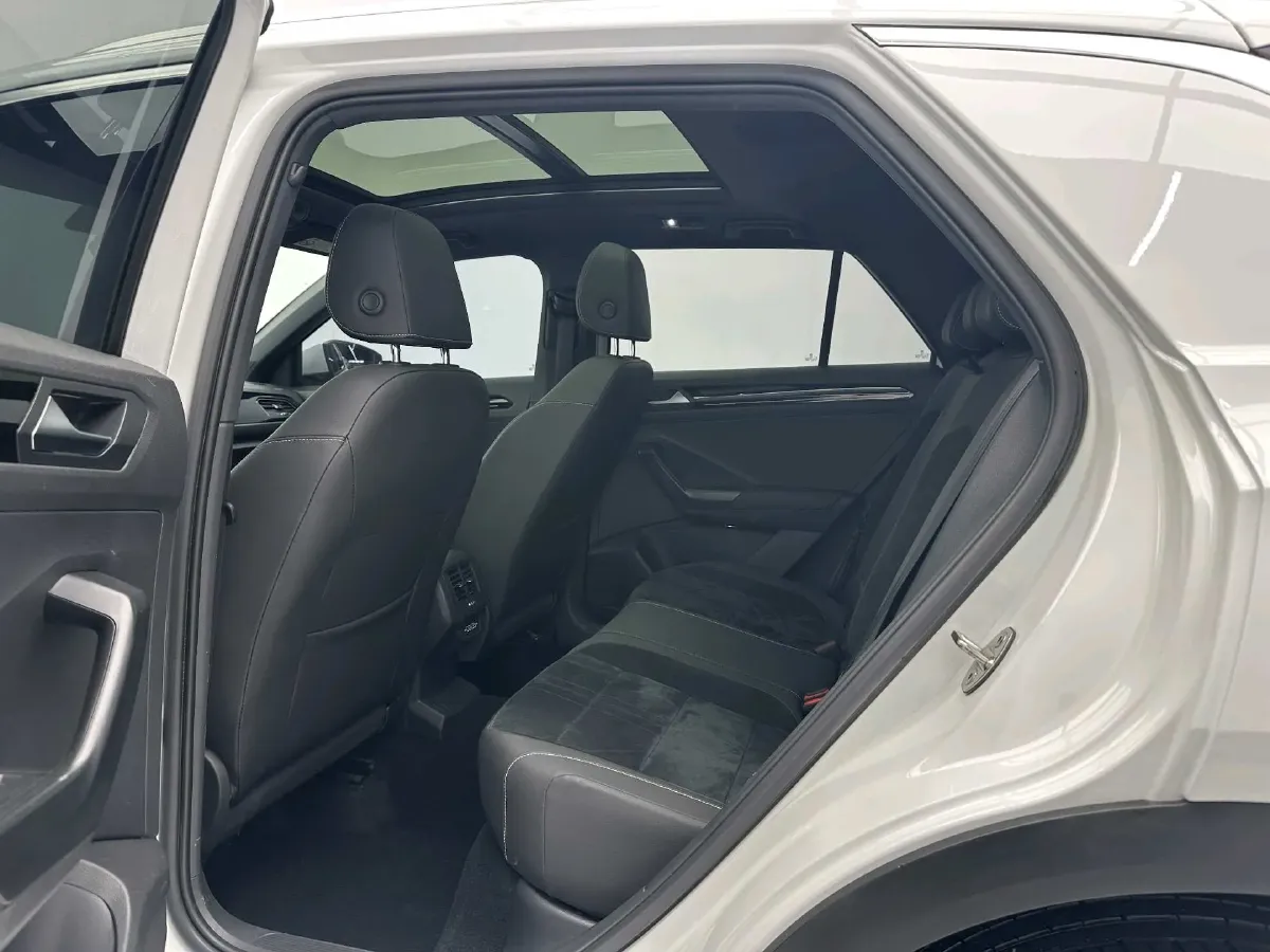 2021 Volkswagen T-Roc 1.4T 150HP L4 7DCT,autocango,china used car exporter,china ev exporter,chinese used car exporter,chinese used ev exporter