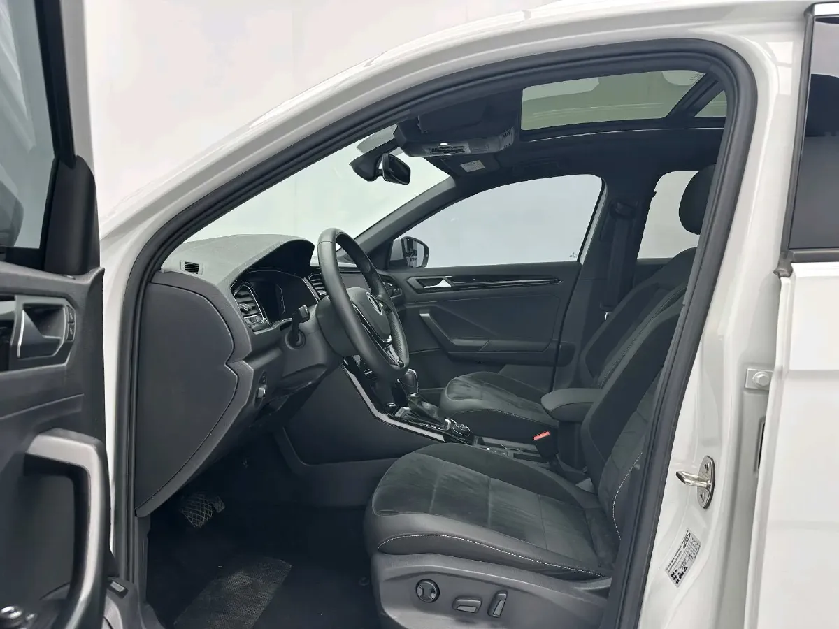 2021 Volkswagen T-Roc 1.4T 150HP L4 7DCT,autocango,china used car exporter,china ev exporter,chinese used car exporter,chinese used ev exporter