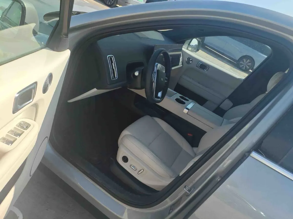 2025 Li L6 Range Extended 154HP L4 REEV,autocango,china used car exporter,china ev exporter,chinese used car exporter,chinese used ev exporter