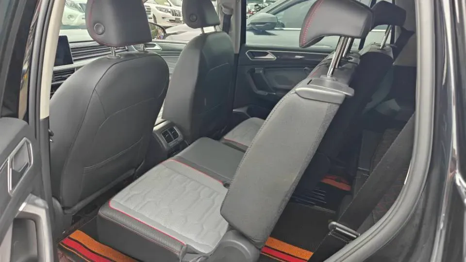 2023 Volkswagen Tiguan L 2.0T 220HP L4 7DCT,autocango,china used car exporter,china ev exporter,chinese used car exporter,chinese used ev exporter