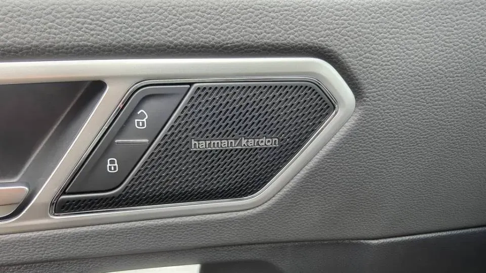 2023 Volkswagen Tiguan L 2.0T 220HP L4 7DCT,autocango,china used car exporter,china ev exporter,chinese used car exporter,chinese used ev exporter