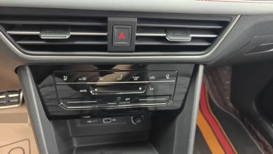 2023 Volkswagen Tiguan L 2.0T 220HP L4 7DCT,autocango,china used car exporter,china ev exporter,chinese used car exporter,chinese used ev exporter