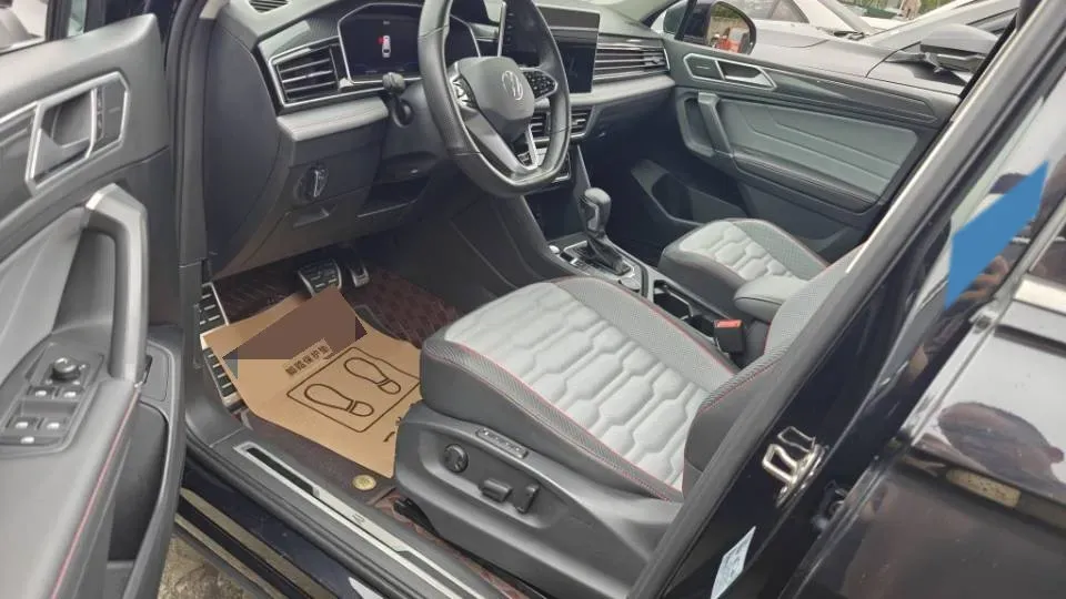 2023 Volkswagen Tiguan L 2.0T 220HP L4 7DCT,autocango,china used car exporter,china ev exporter,chinese used car exporter,chinese used ev exporter