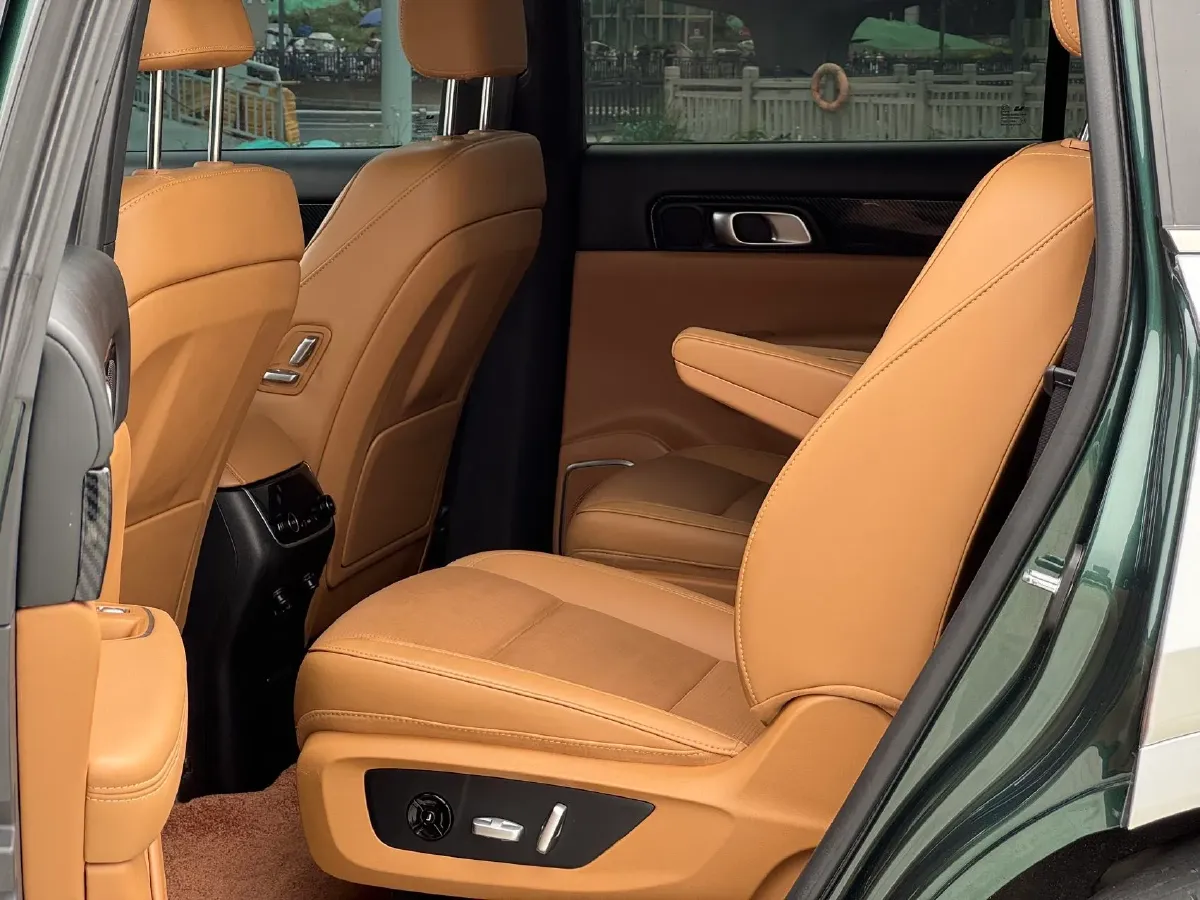 2021 Li ONE Range Extended 131HP REEV 40.5KWH,autocango,china used car exporter,china ev exporter,chinese used car exporter,chinese used ev exporter