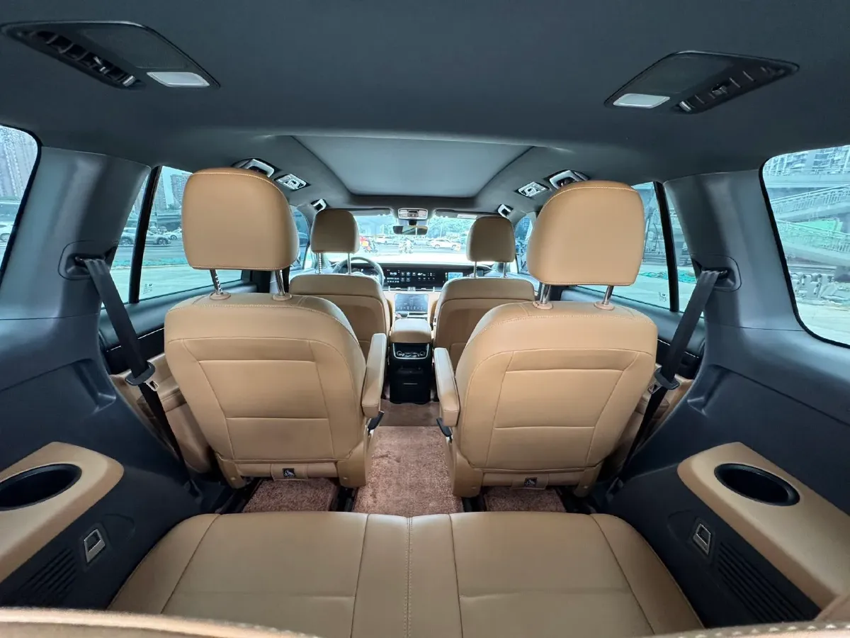 2021 Li ONE Range Extended 131HP REEV 40.5KWH,autocango,china used car exporter,china ev exporter,chinese used car exporter,chinese used ev exporter