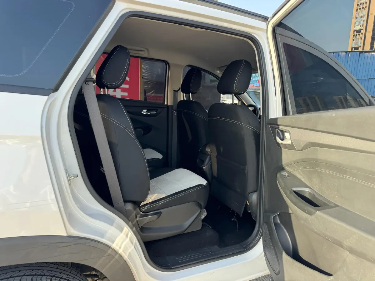 2019 BaoJun 730 1.5L 105HP L4 6MT,autocango,china used car exporter,china ev exporter,chinese used car exporter,chinese used ev exporter