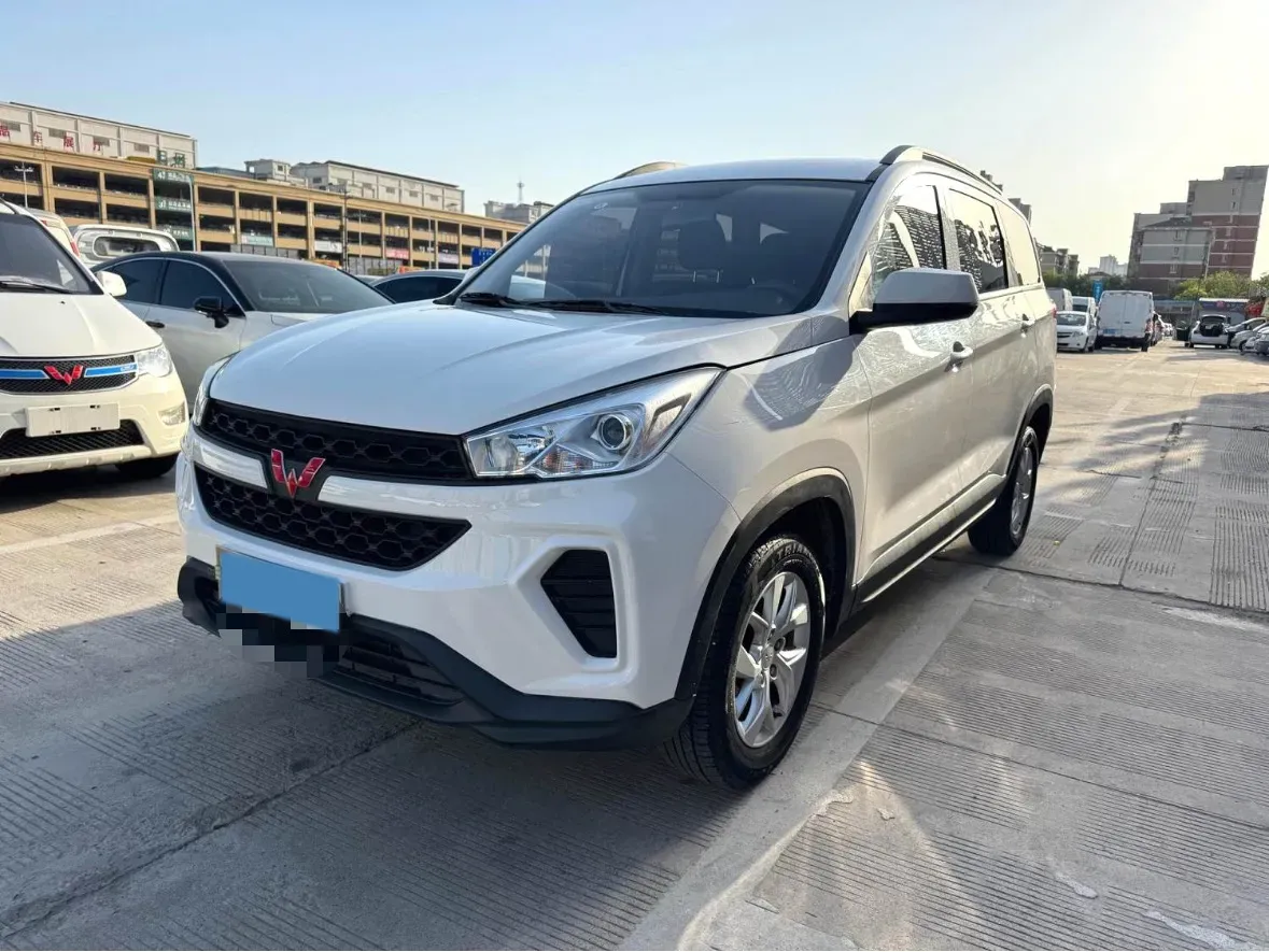 2019 BaoJun 730 1.5L 105HP L4 6MT,autocango,china used car exporter,china ev exporter,chinese used car exporter,chinese used ev exporter