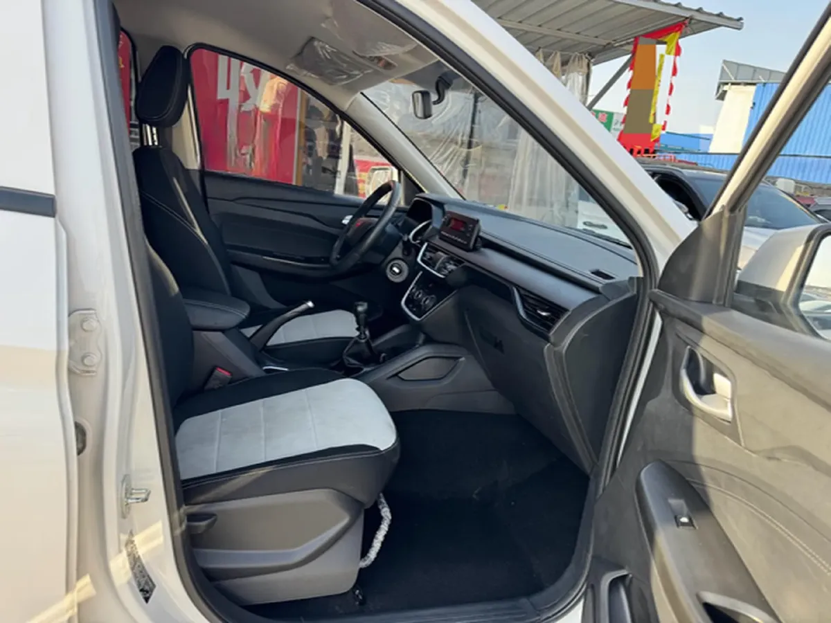 2019 BaoJun 730 1.5L 105HP L4 6MT,autocango,china used car exporter,china ev exporter,chinese used car exporter,chinese used ev exporter