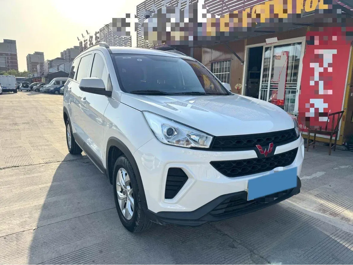 2019 BaoJun 730 1.5L 105HP L4 6MT,autocango,china used car exporter,china ev exporter,chinese used car exporter,chinese used ev exporter